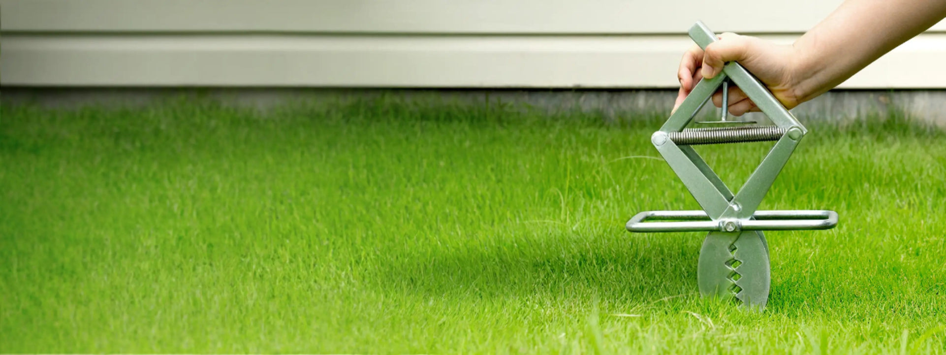 POLAFLEX traps are designed to protect your home and yard